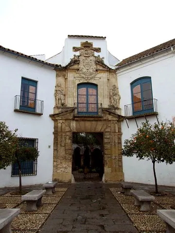 The entrance facade and courtyard of Palacio de Viana in Córdoba