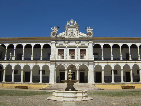 Two-storey arcades and a fountain in the courtyard of the Colégio do Espírito Santo in Évora.