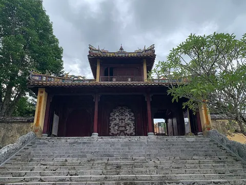 Steps leading to the ornate Đồng Khánh mausoleum building