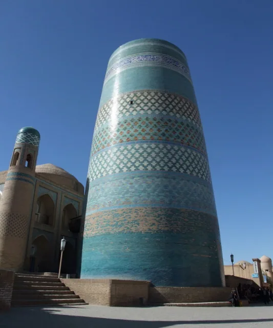 The broad turquoise-tiled Kalta Minor, with the portal and corner tower of Muhammad Amin Khan Madrasa beside it.
