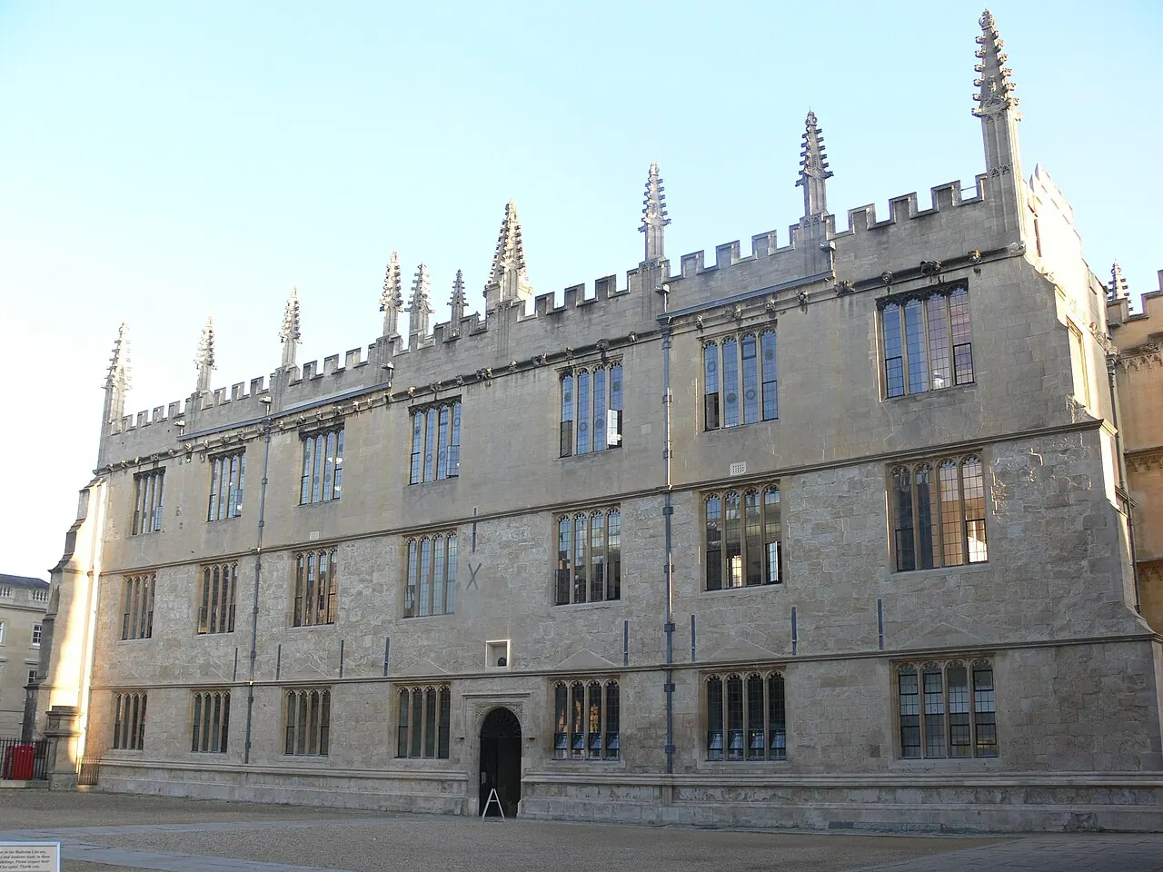 Stone facade of the Bodleian Library in Oxford, with rows of windows and roof pinnacles