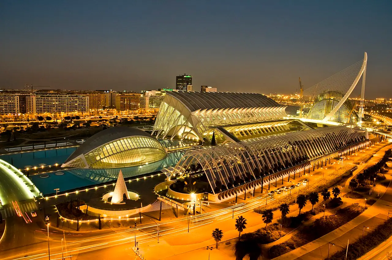 Night view of the Hemisfèric, Science Museum and Umbracle in Valencia’s City of Arts and Sciences.