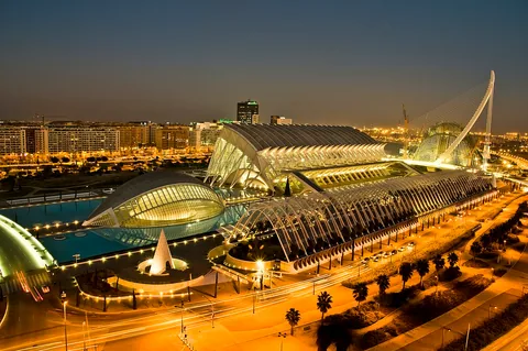 Night view of the Hemisfèric, Science Museum and Umbracle in Valencia’s City of Arts and Sciences.